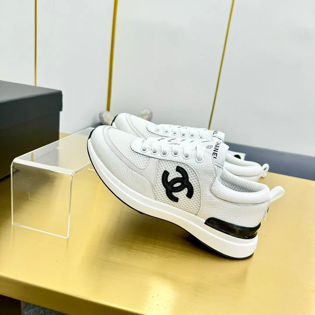 👟👟Ex-factory price 520👟👟 Women's Shoes Women's Clothing Women's Shoes Factory Top Version Chanel Chanel - 2023 Counter Top Casual Sports Shoes This classic design; the upper is electro-embroidered with a variety of craftsmanship; the outsole is fashionable and sporty; extraordinary incorporating a variety of color matching elements... Diversified mix and match is very beautiful and versatile, casual, fashionable, sports, and outdoor can be taken into account... ꫛꫀꪝ Go➫ Materials: ❶Upper is made of: original imported mercerized velvet + double-layer breathable mesh ❷Inside is made of: original imported breathable mesh ❸Outsole is based on: original TPU combination outsole Special counter boutique packaging complete set for women 35–41